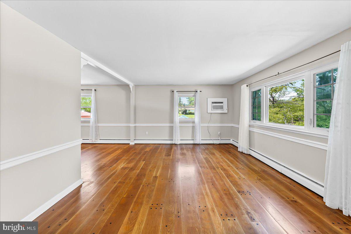 225 Chestnut St Property Photo 13