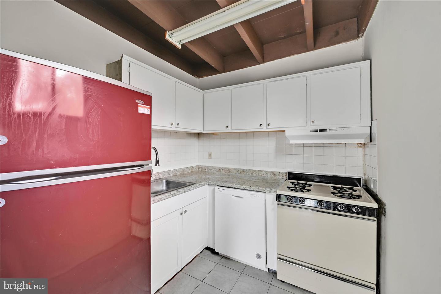 100 E Glenolden Ave #p12 Property Photo 9
