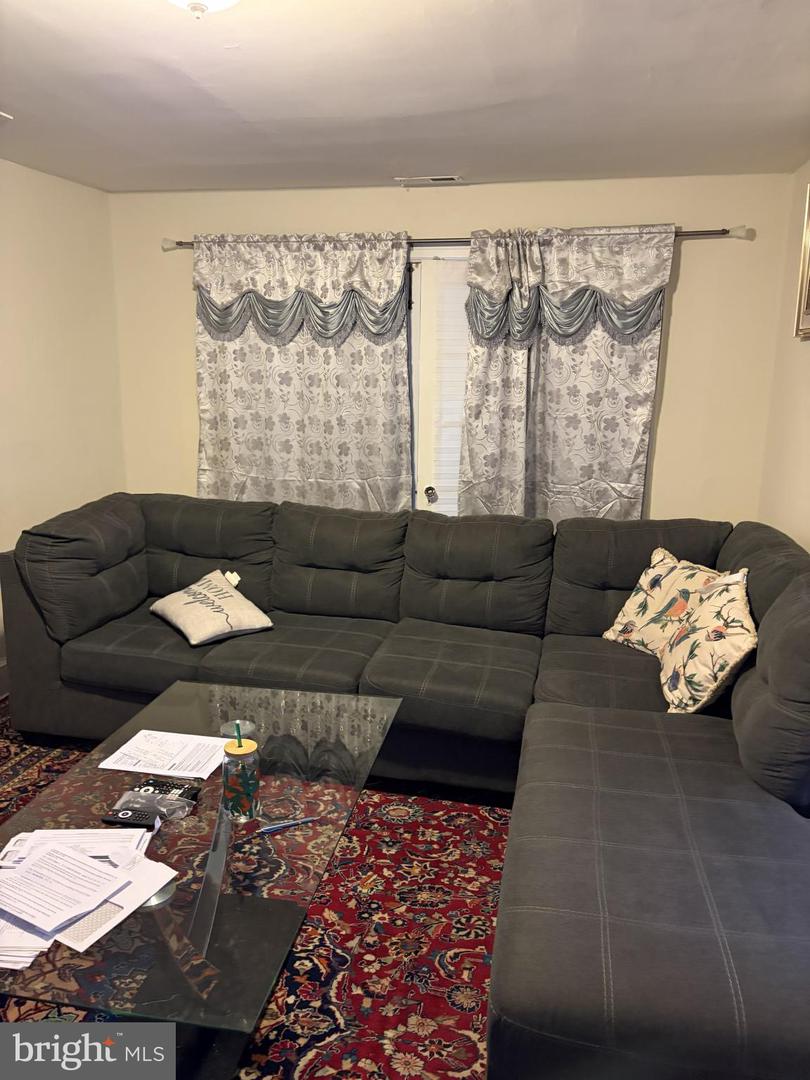 8 Runnemede Ave Property Photo 8