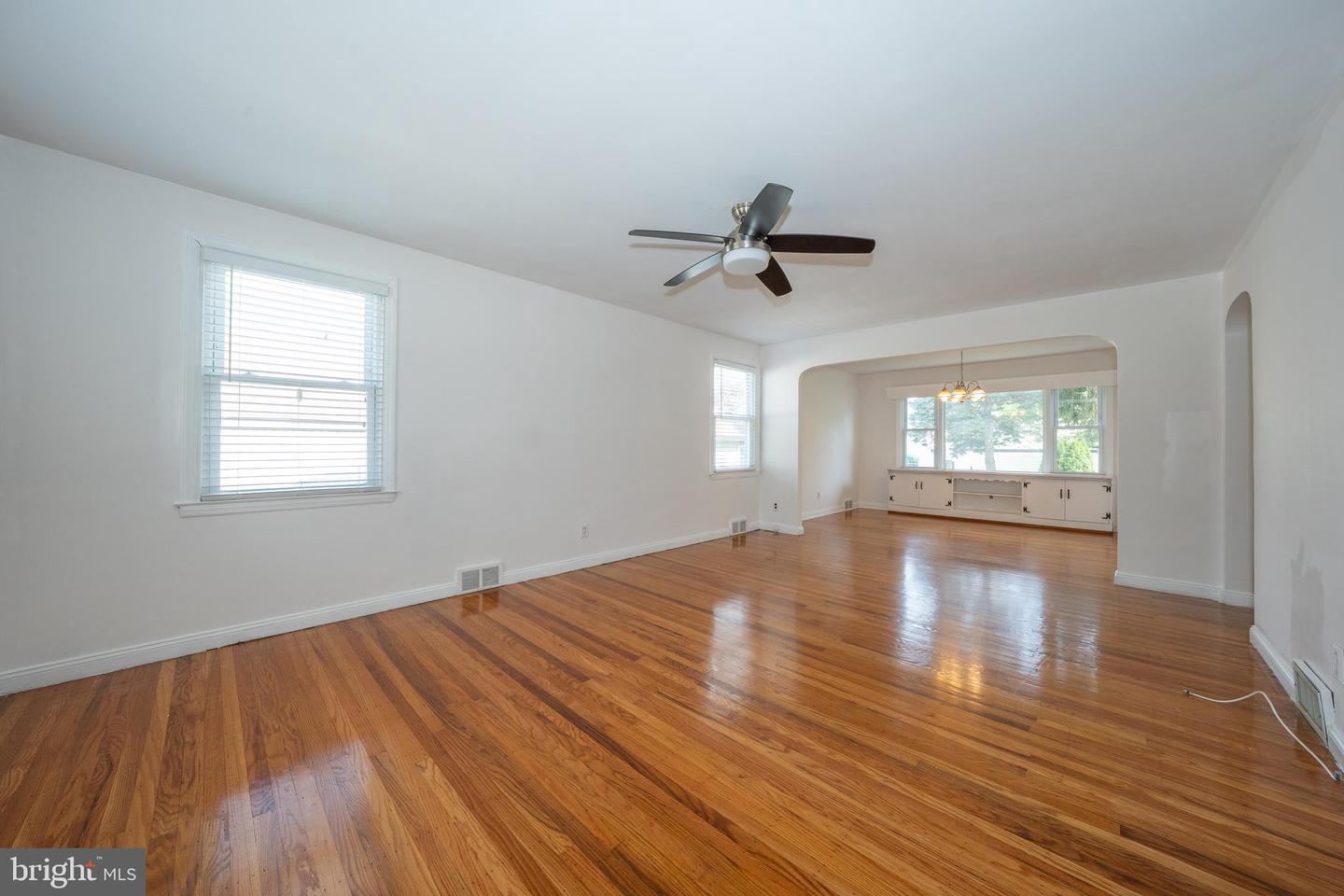 1305 Center Rd Property Photo 4