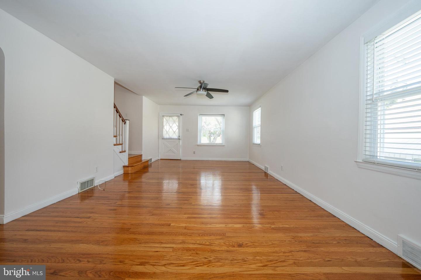 1305 Center Rd Property Photo 6