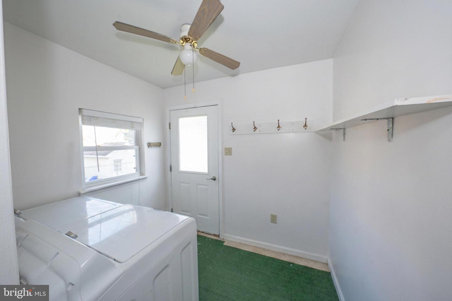 1305 Center Rd Property Photo 18