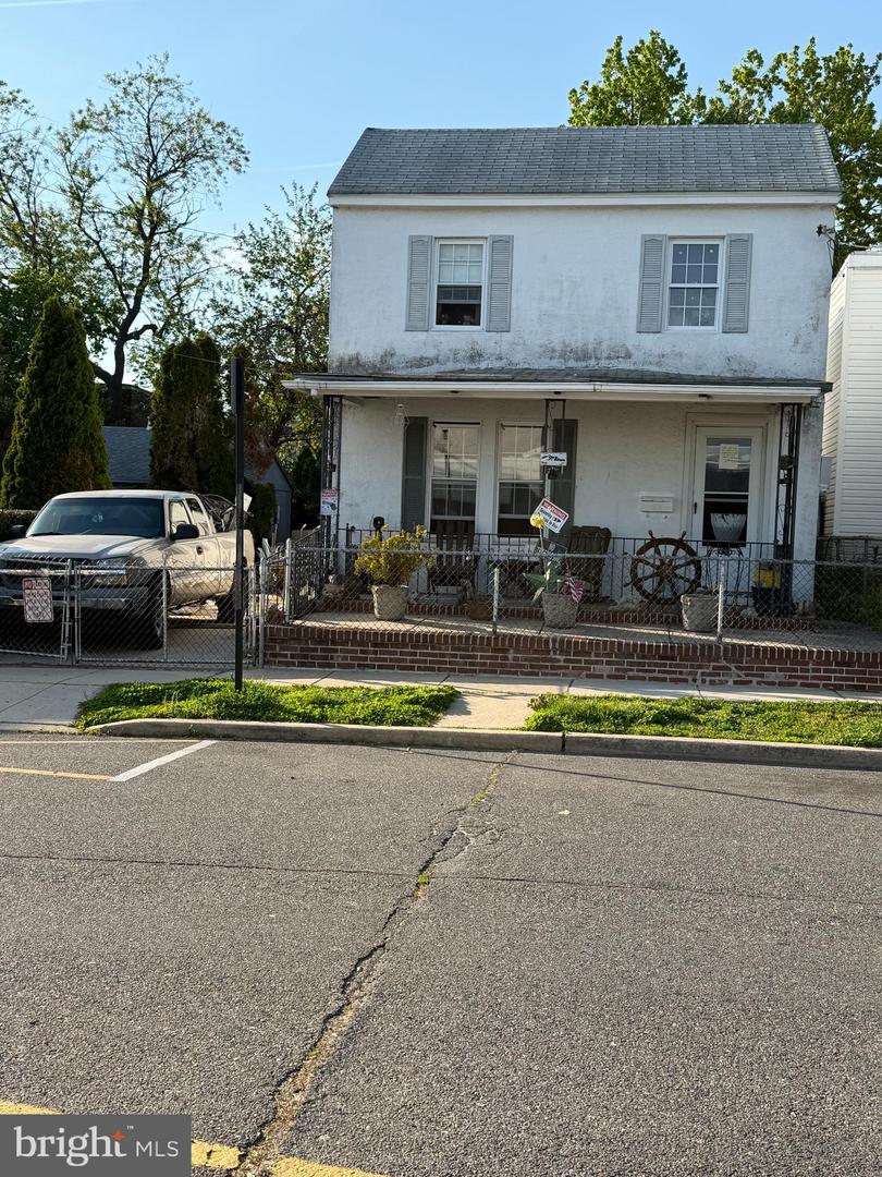 4 W 9th St Property Photo 1