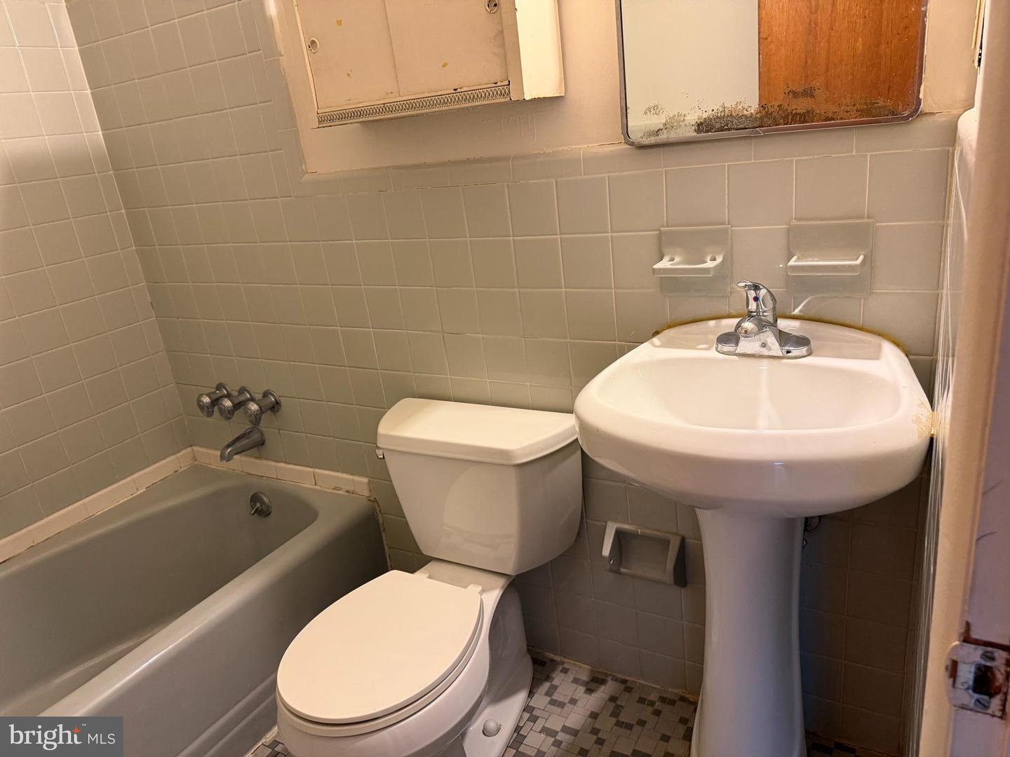 805 W Chester Pike #rear (2nd Floor) Property Photo 8