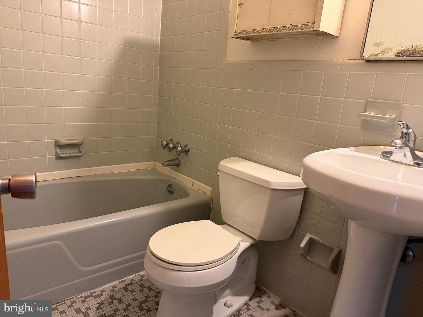 805 W Chester Pike #rear (2nd Floor) Property Photo 10