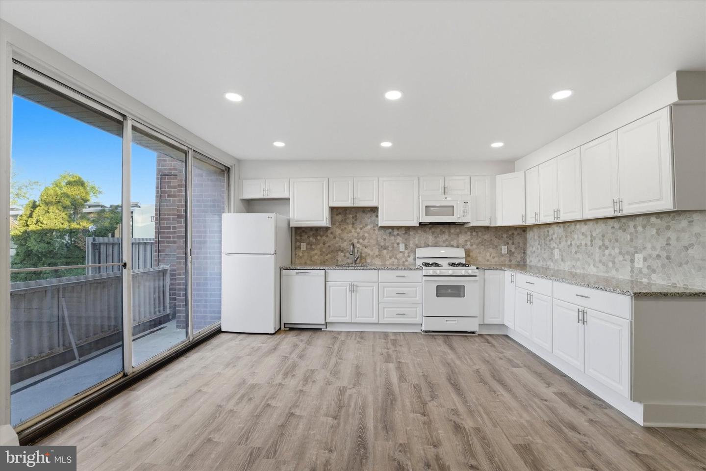100 E Glenolden Ave #r-10 Property Photo 1