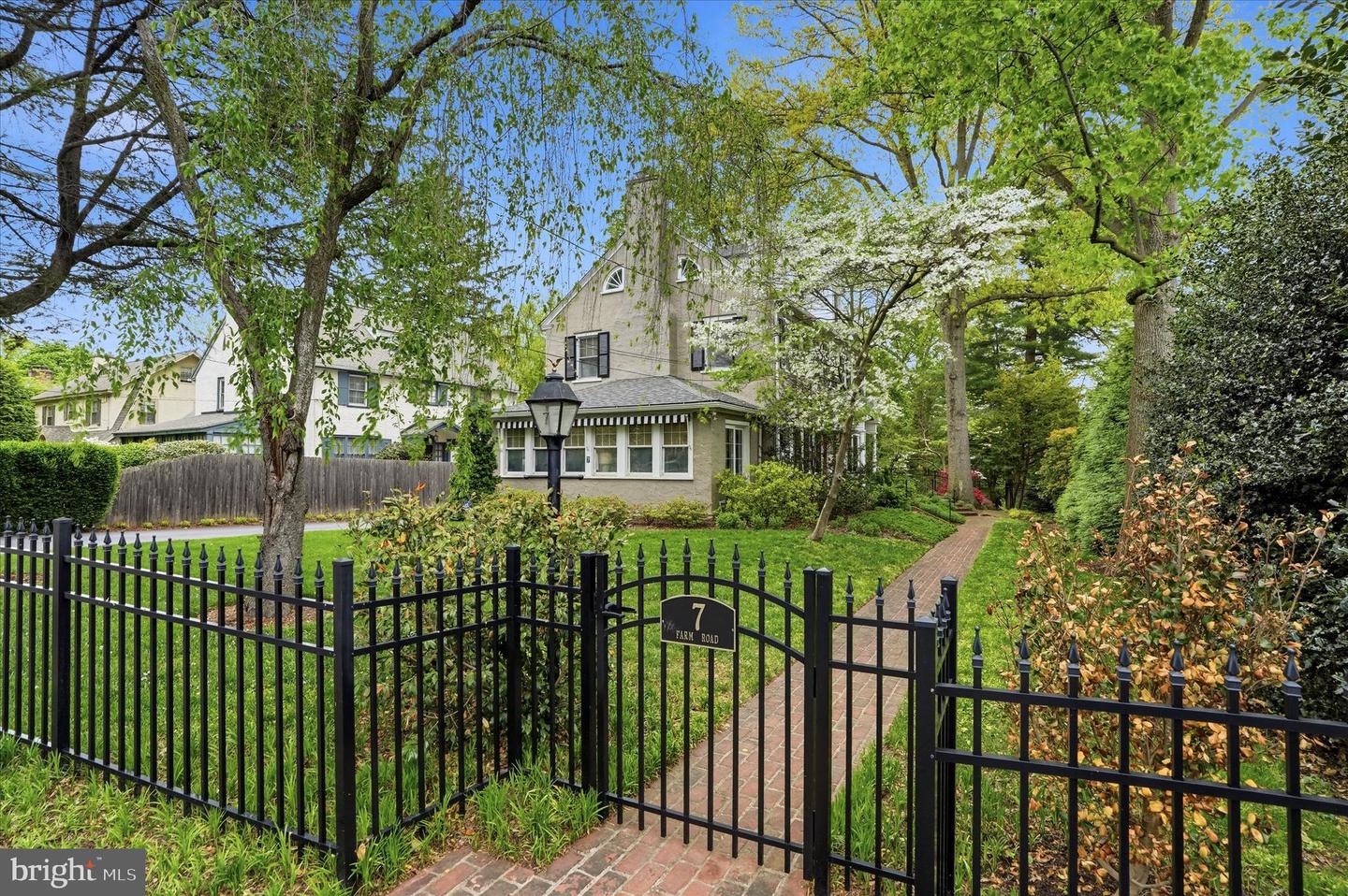 7 Farm Rd Property Photo 3