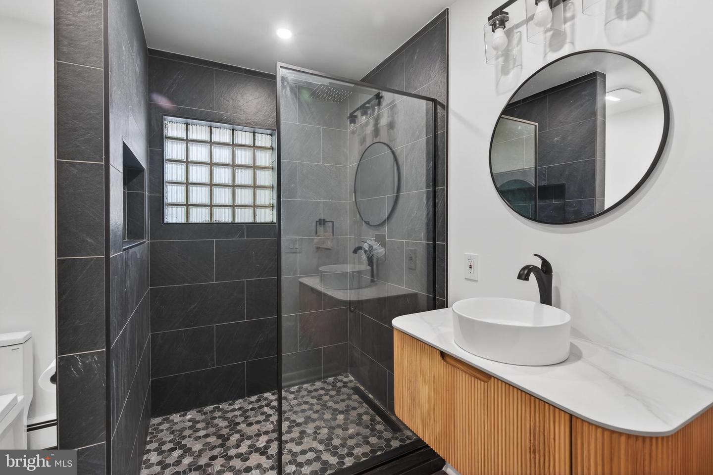 454 Kirk Ln Property Photo 6