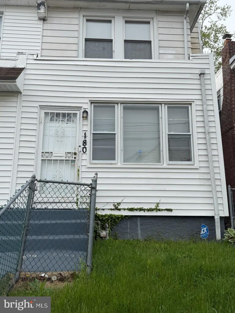 180 PARK PL Property Photo 1