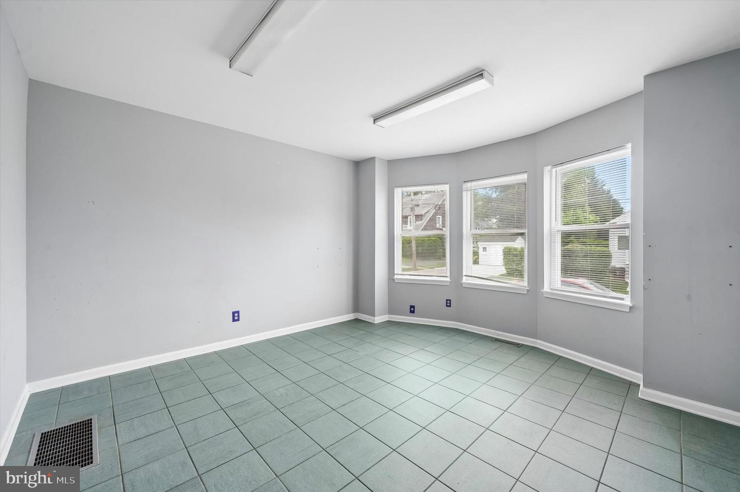 2201 Darby Road Property Photo 9