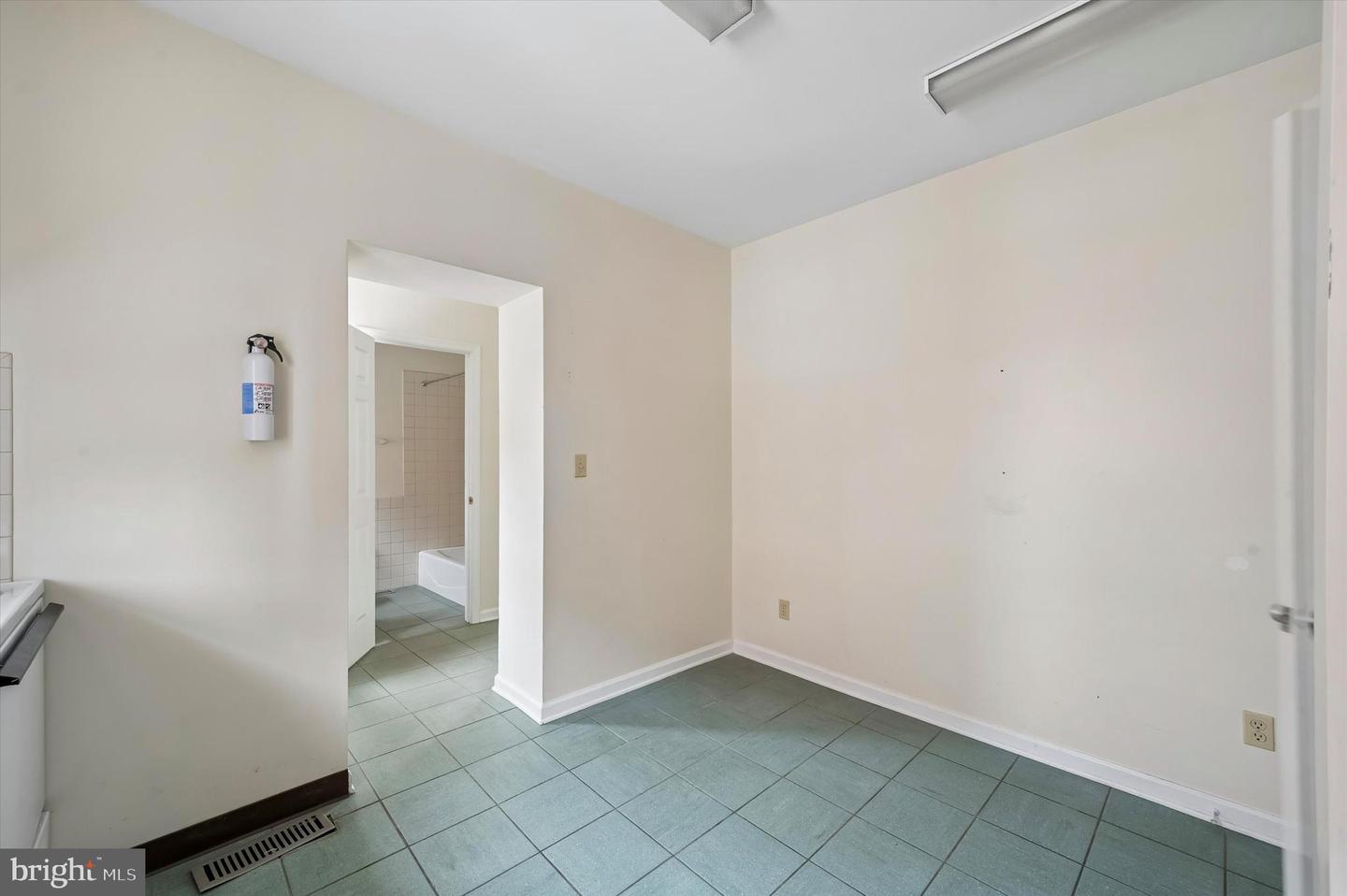 2201 Darby Road Property Photo 17