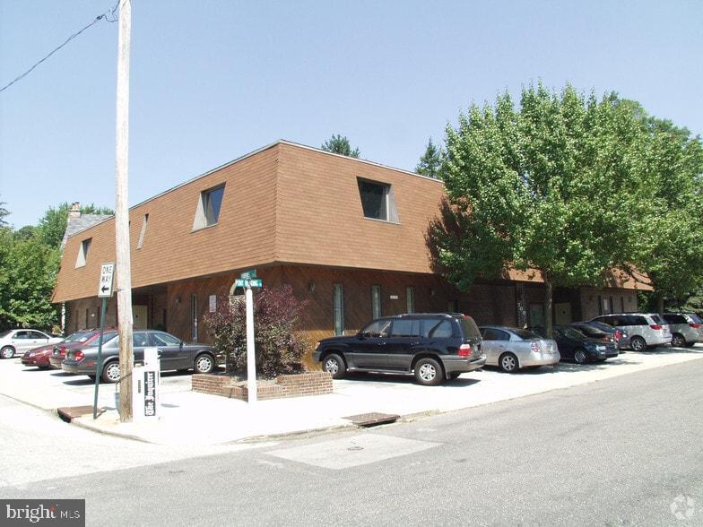 700 Pont Reading Rd Property Photo 1