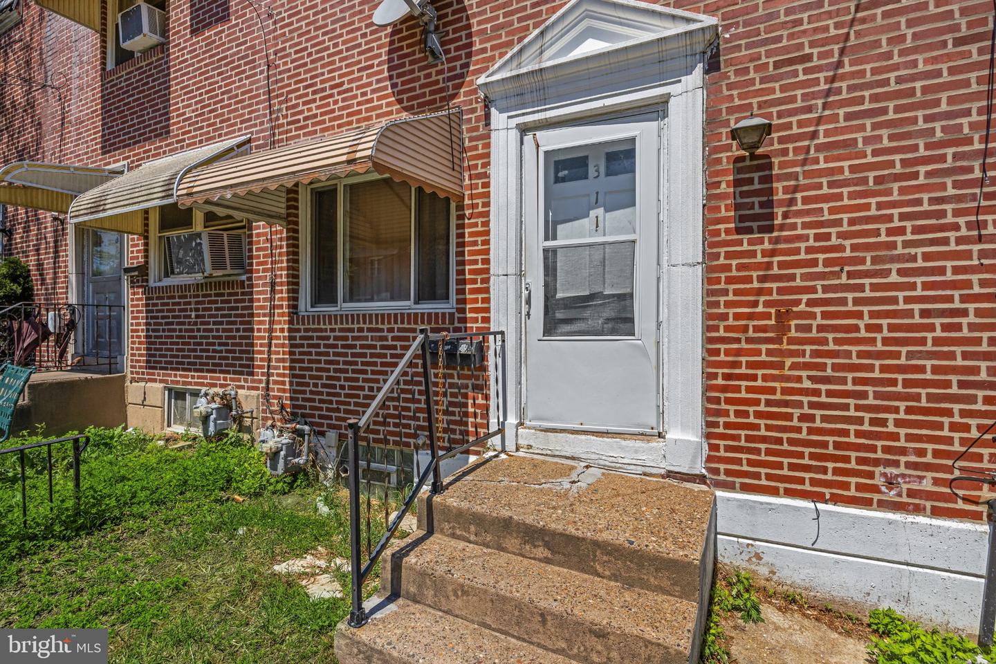 311 Fern St Property Photo 3