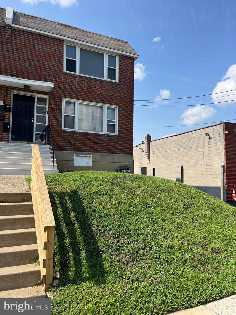 168 N BONSALL AVE Property Photo 1