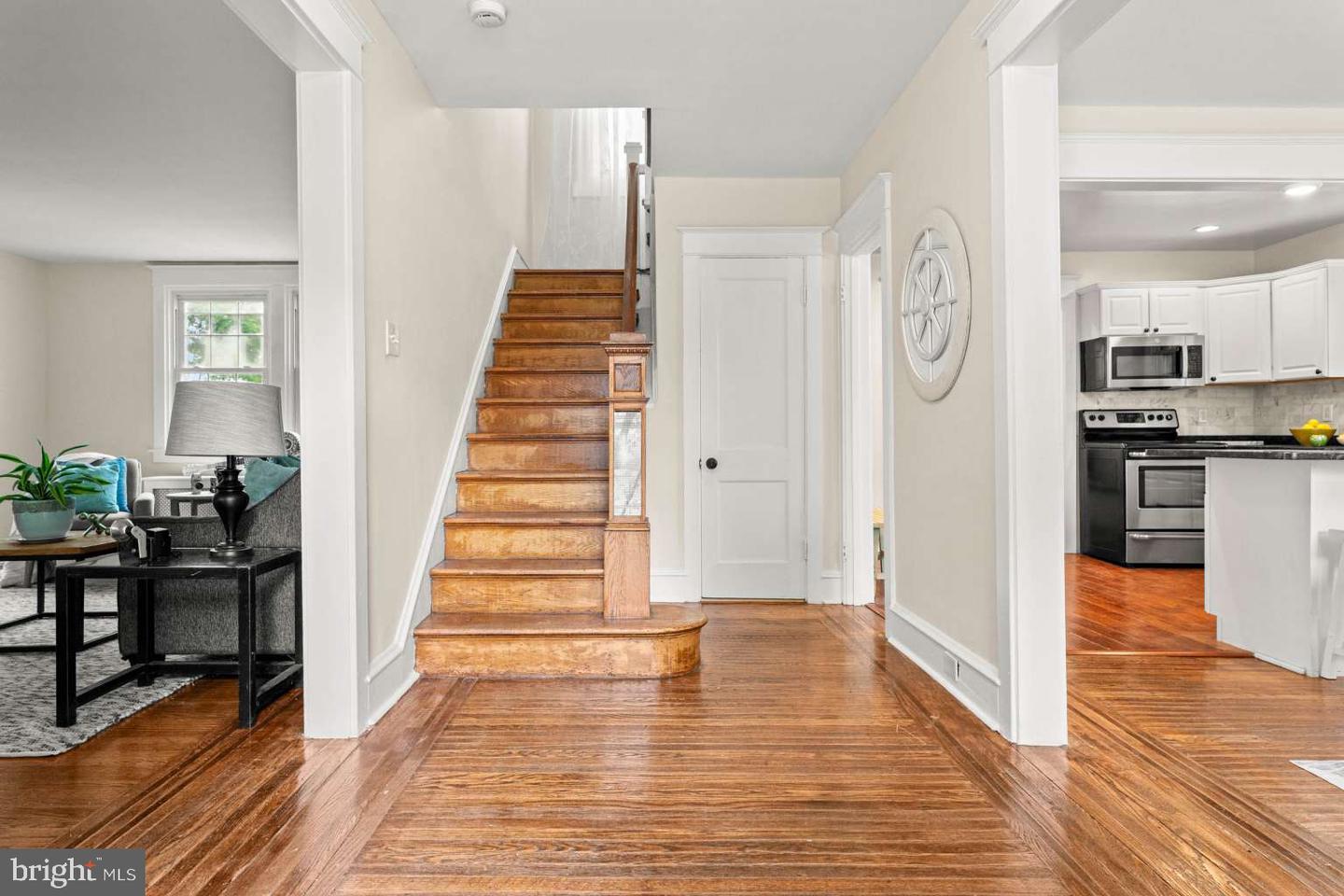 610 Saxer Ave Property Photo 5