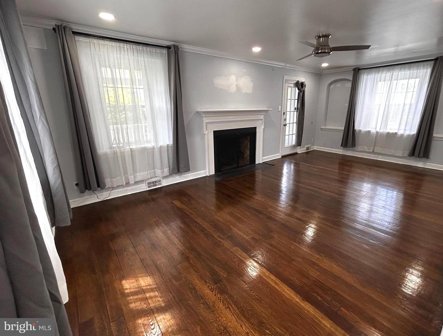 56 N New Ardmore Ave Property Photo 3