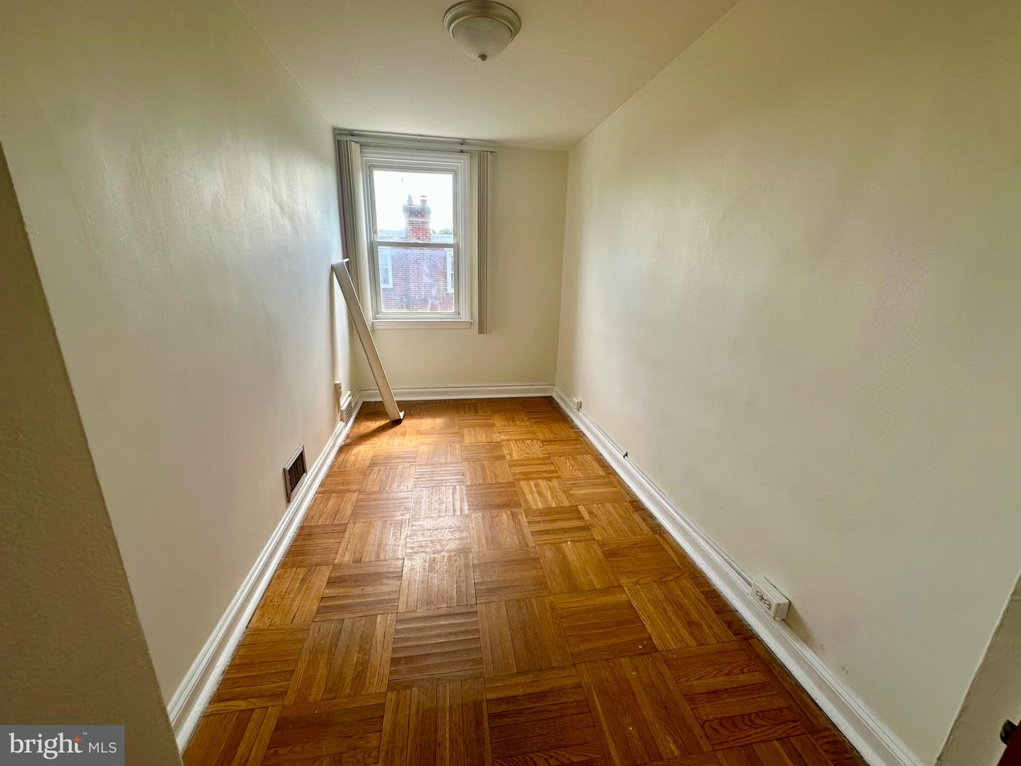 2210 Ardmore Ave Property Photo 11