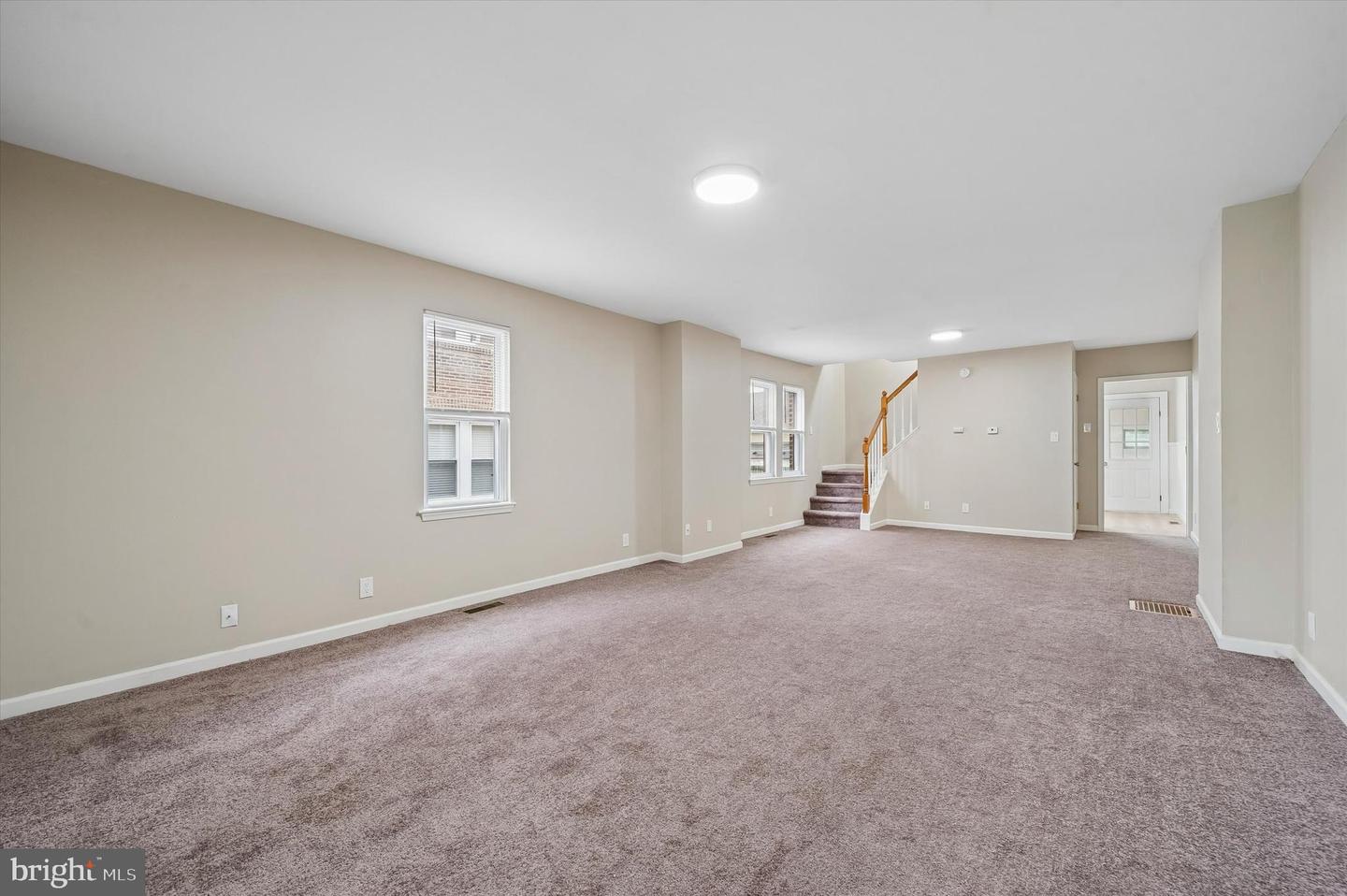 337 Seneca St Property Photo 3