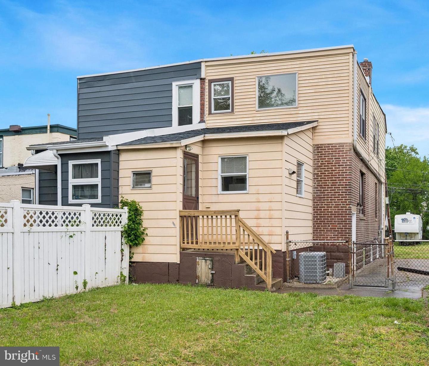 337 Seneca St Property Photo 15