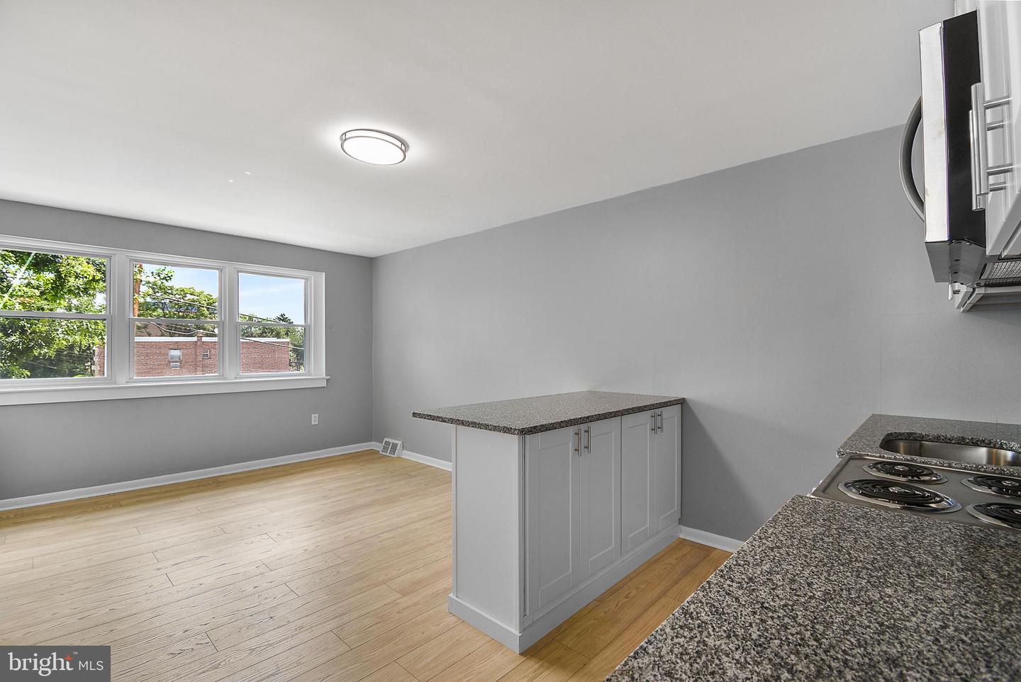 164 Abbey Ter Property Photo 4