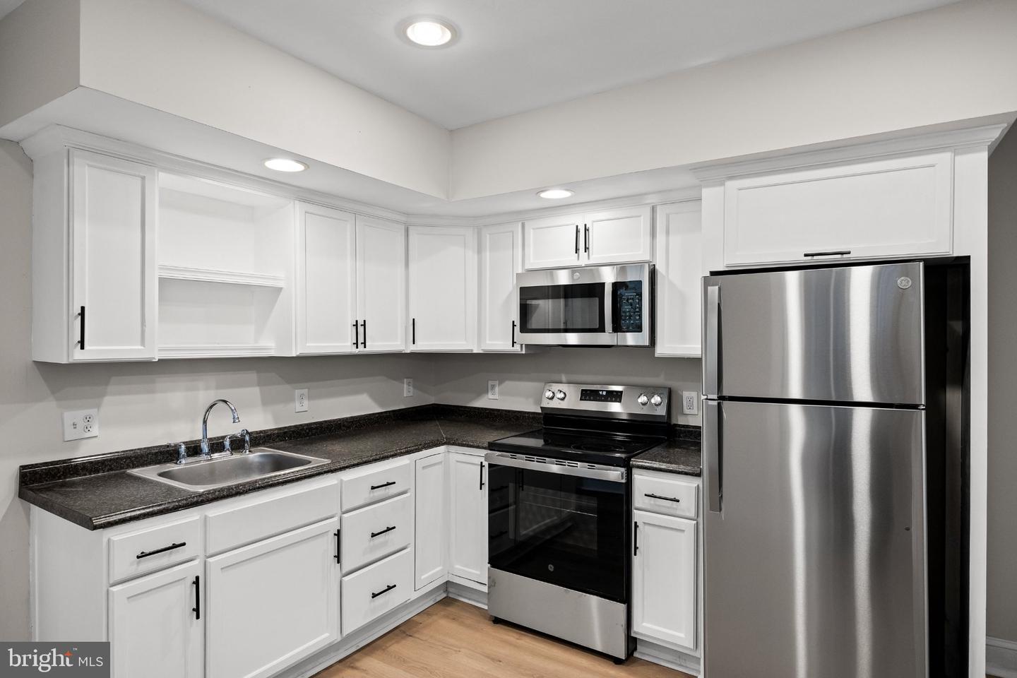 1003 MADISON ST Property Photo 1