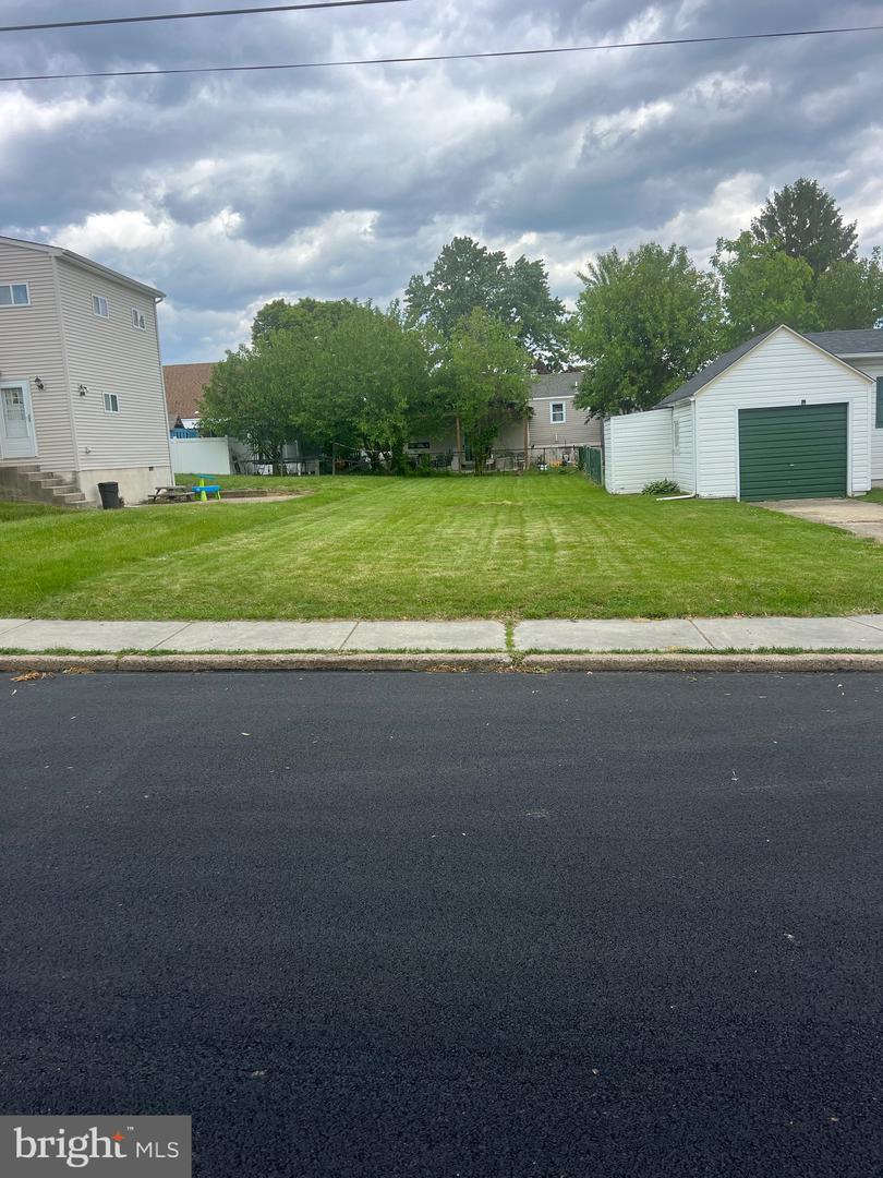 1023 Langley St Property Photo 3