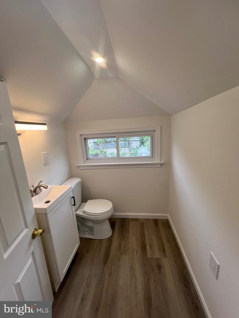 1023 Langley St Property Photo 18
