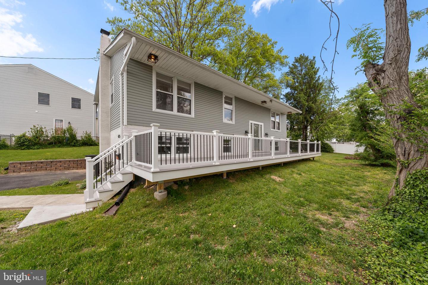 425 North Ln Property Photo 1