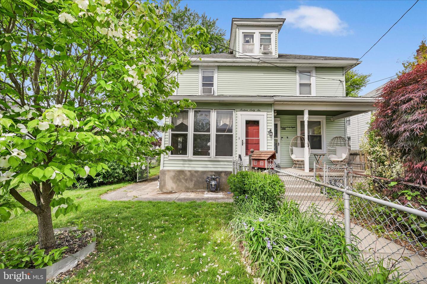 1666 Ward St Property Photo 1