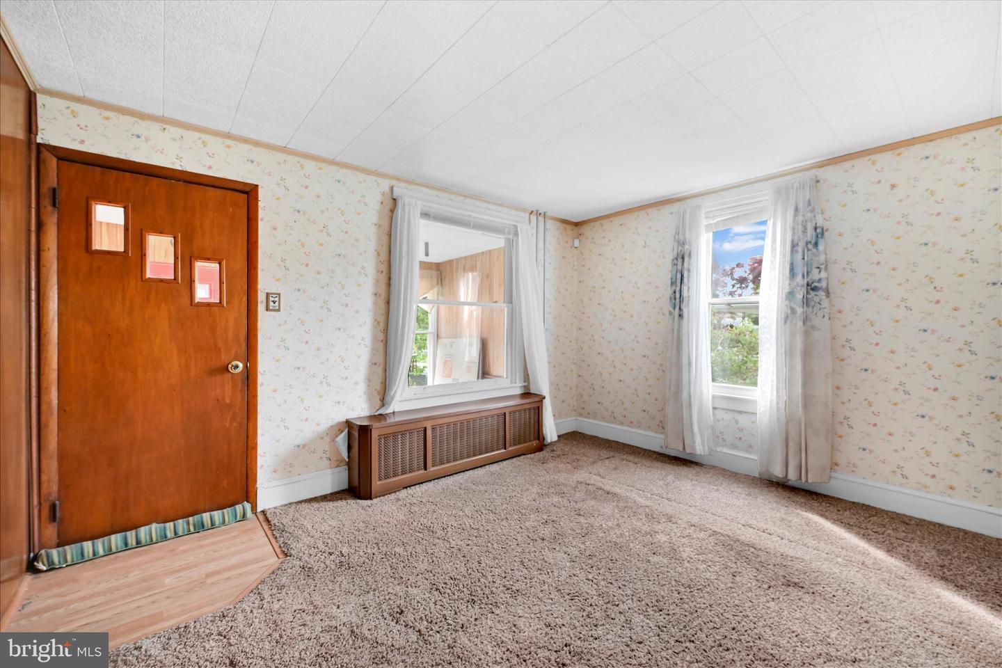 1666 Ward St Property Photo 7