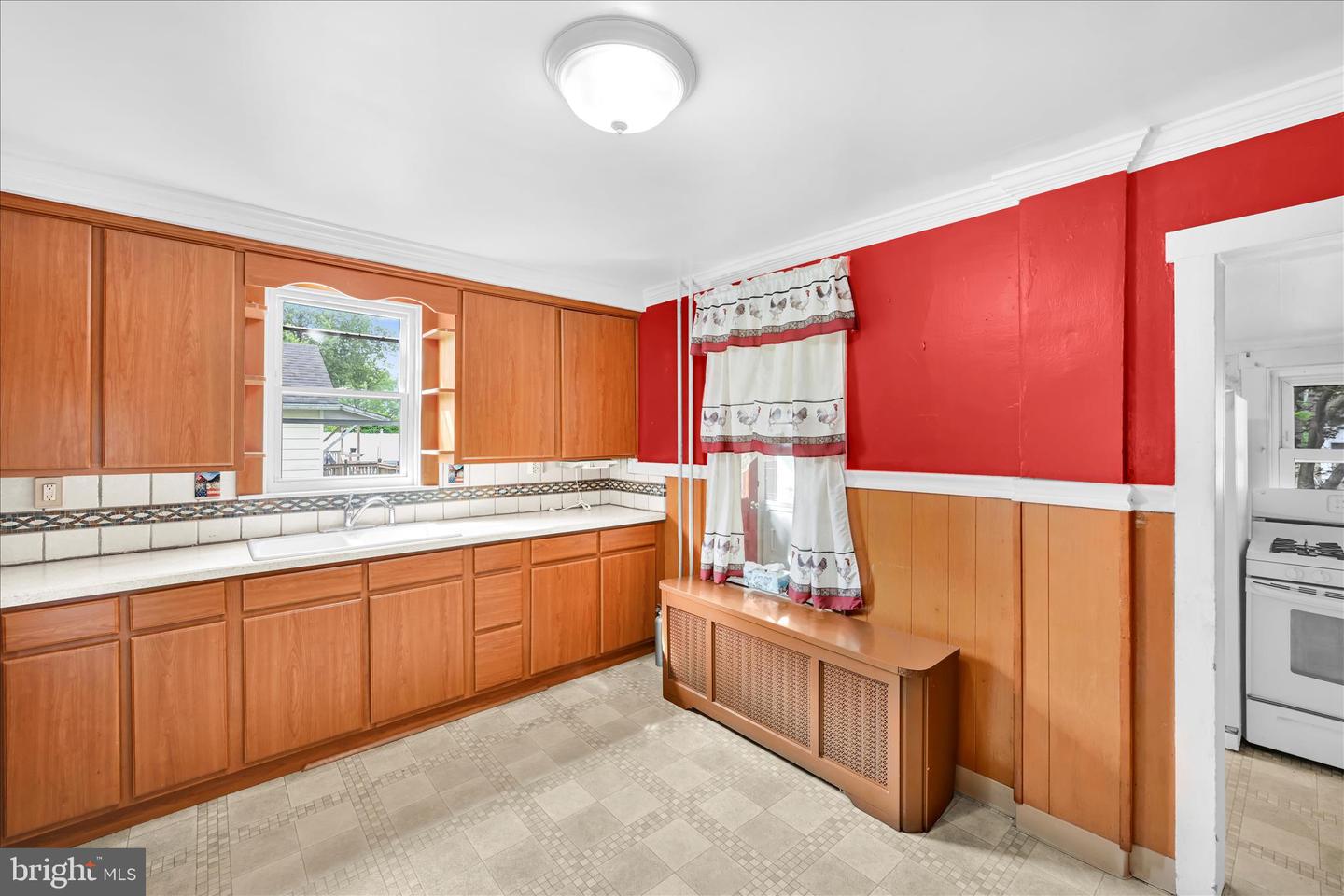 1666 Ward St Property Photo 11