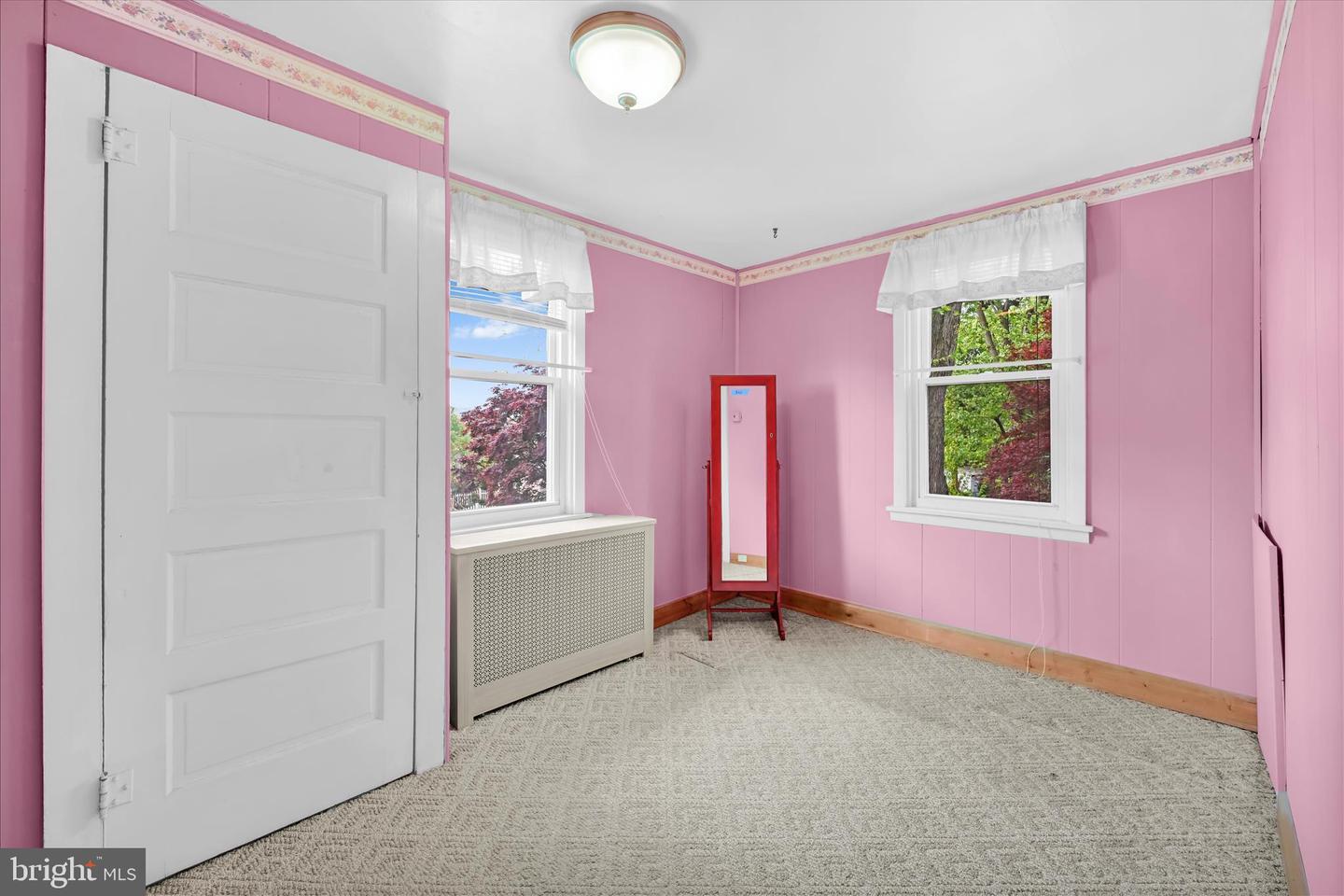1666 Ward St Property Photo 17