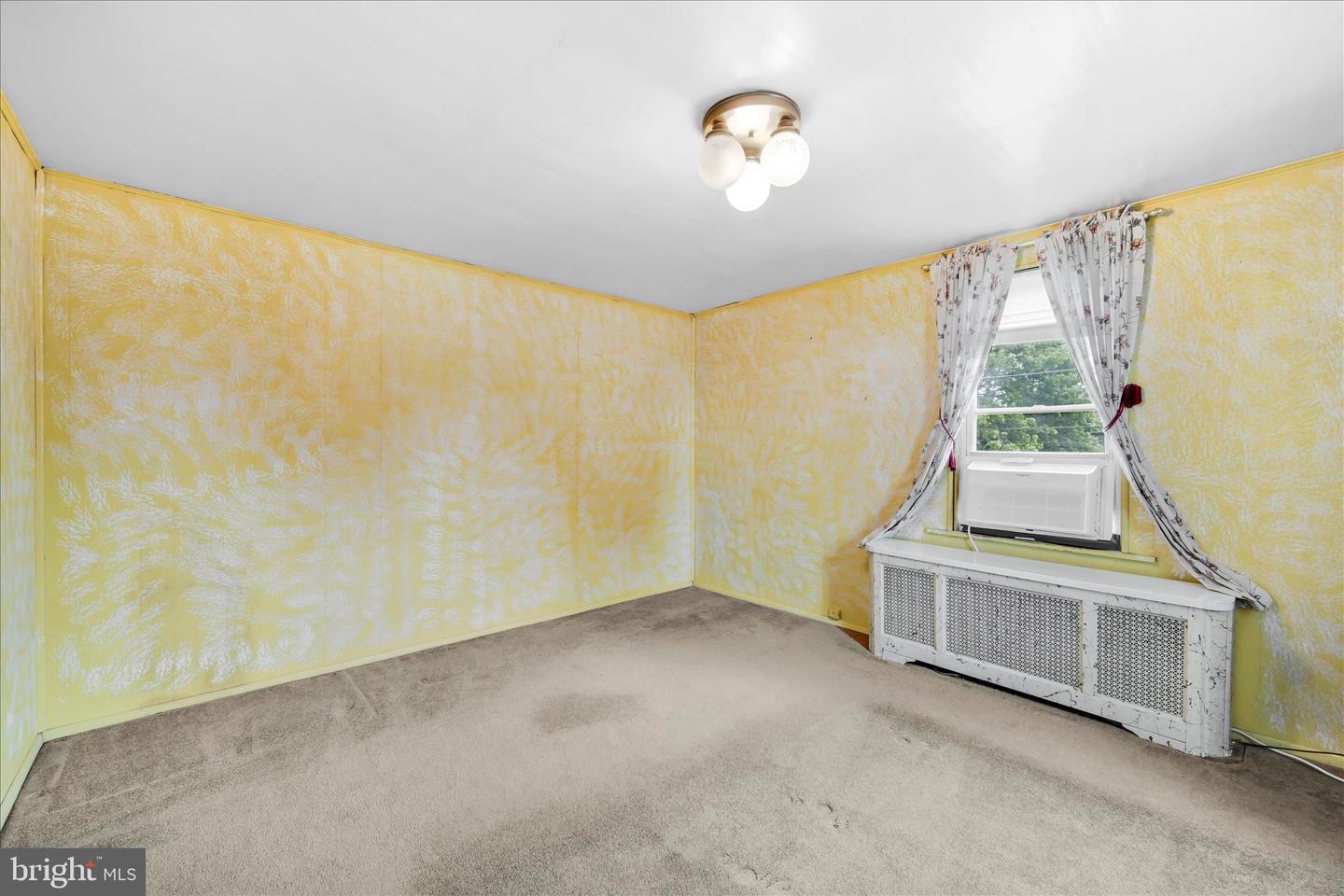 1666 Ward St Property Photo 23