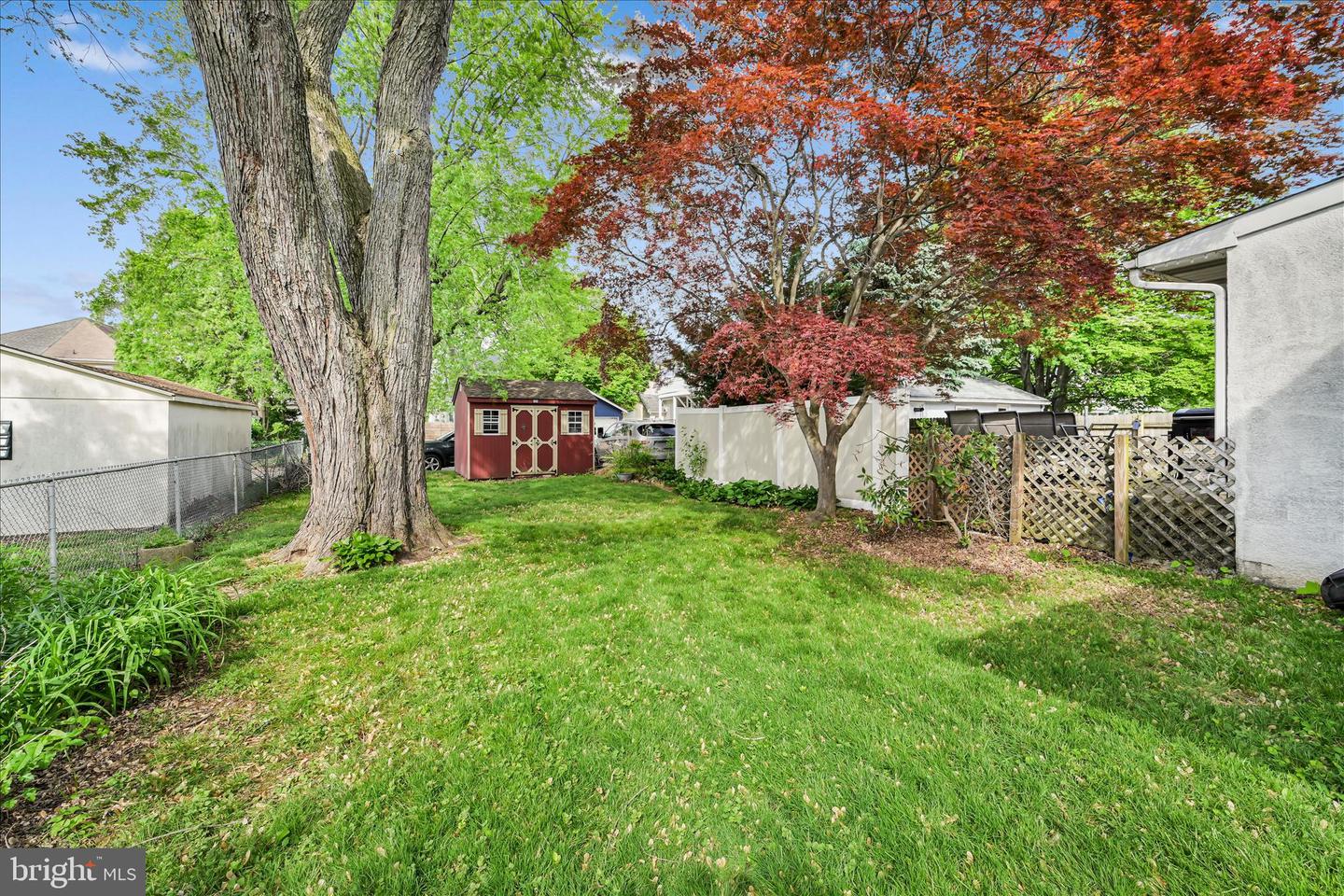 1666 Ward St Property Photo 28