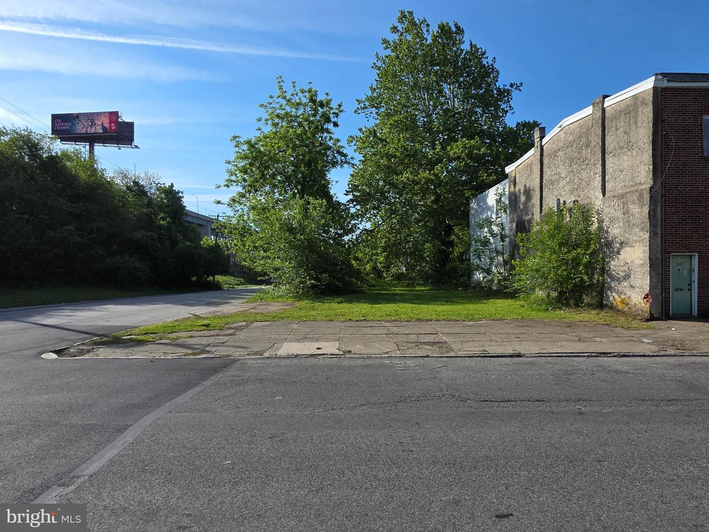 1903 W 3rd St Property Photo 1