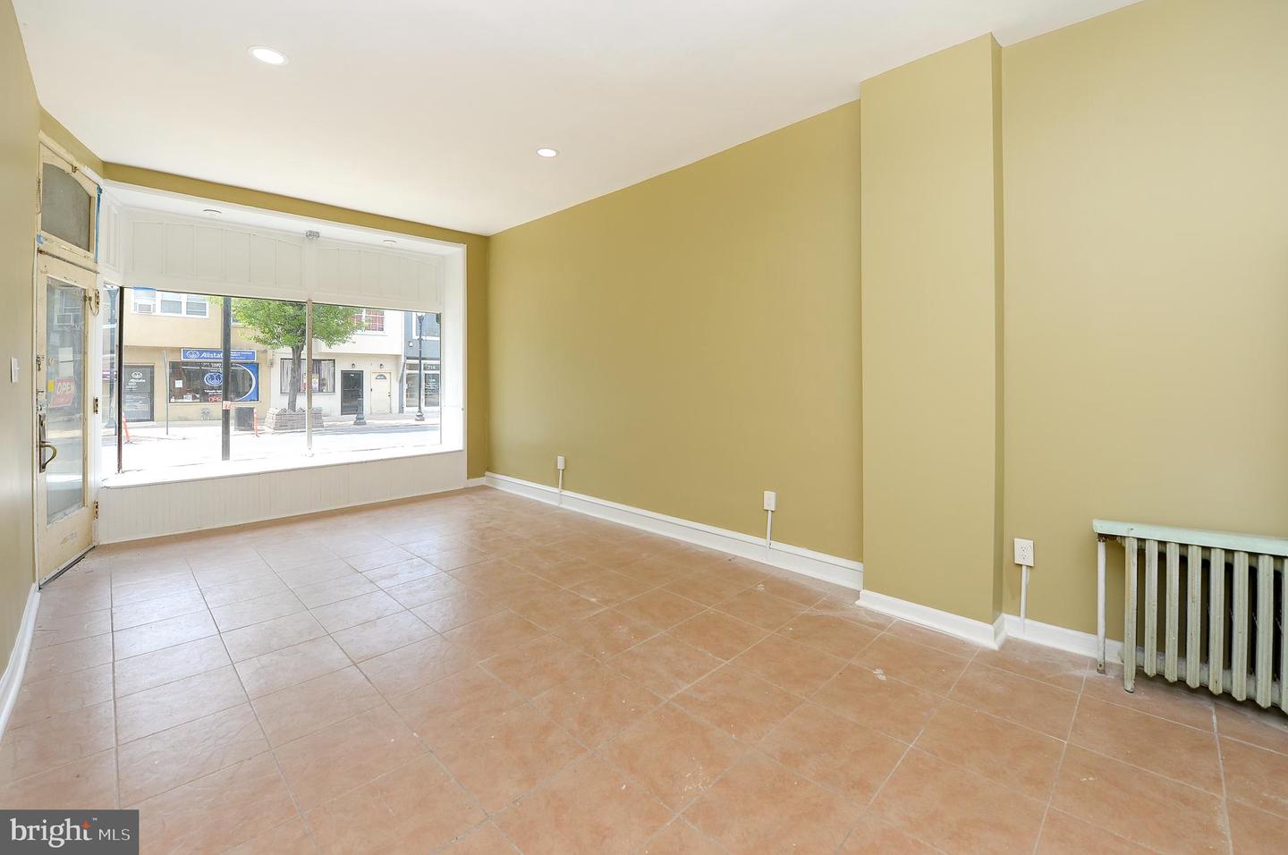 725 Church Ln Property Photo 15