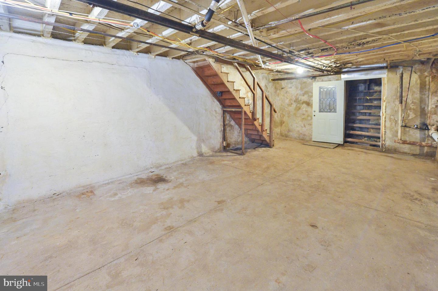 725 Church Ln Property Photo 25