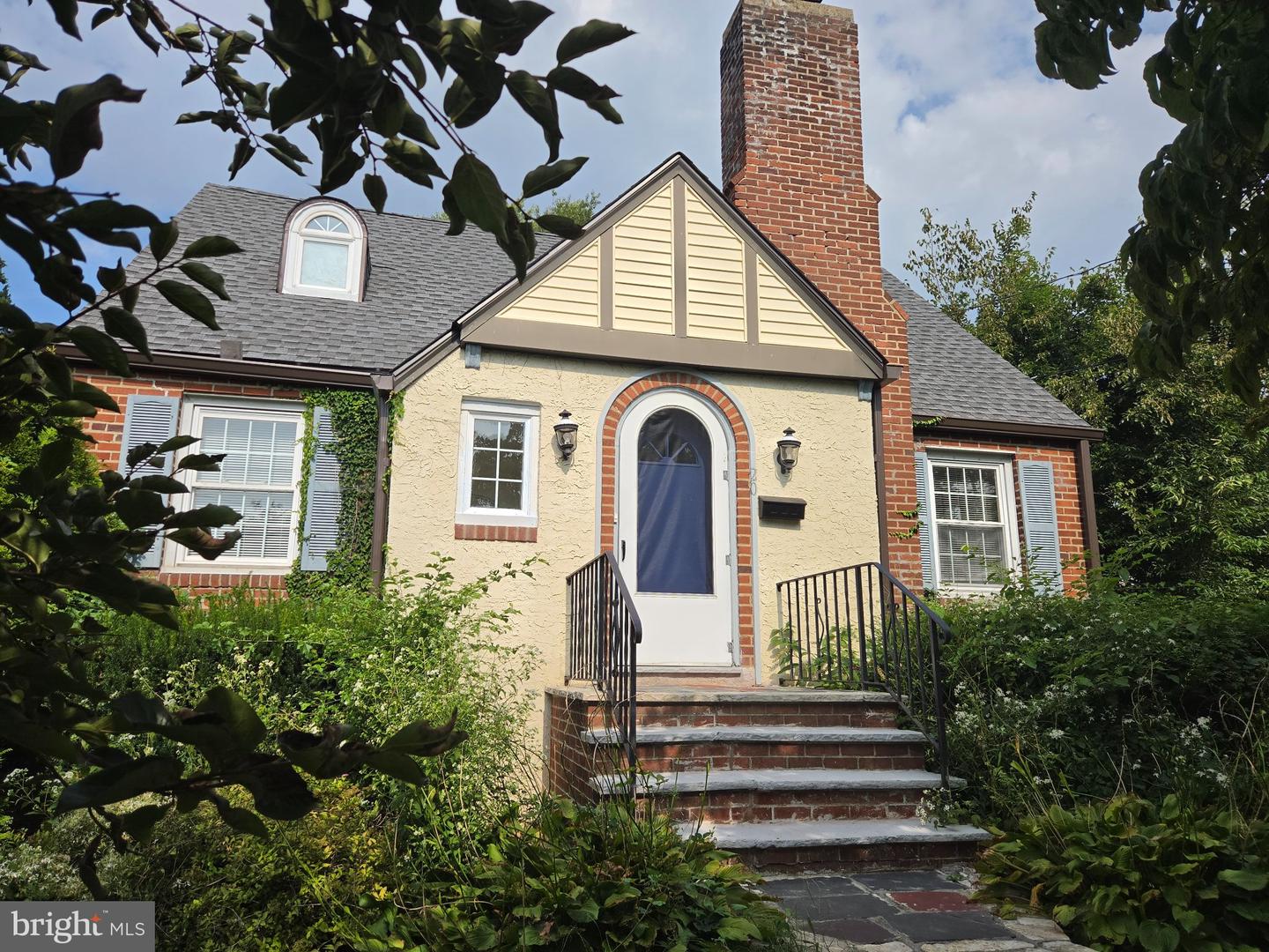 20 Davis Ave Property Photo 1