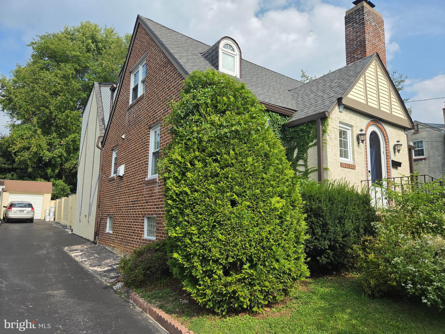20 Davis Ave Property Photo 5