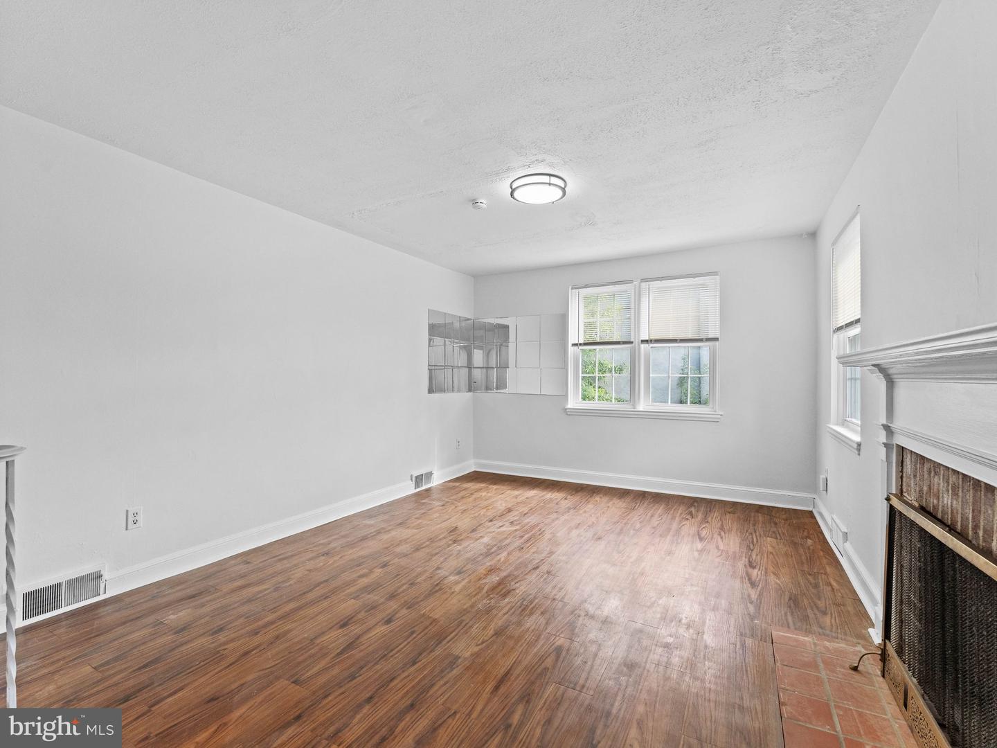 20 Davis Ave Property Photo 8