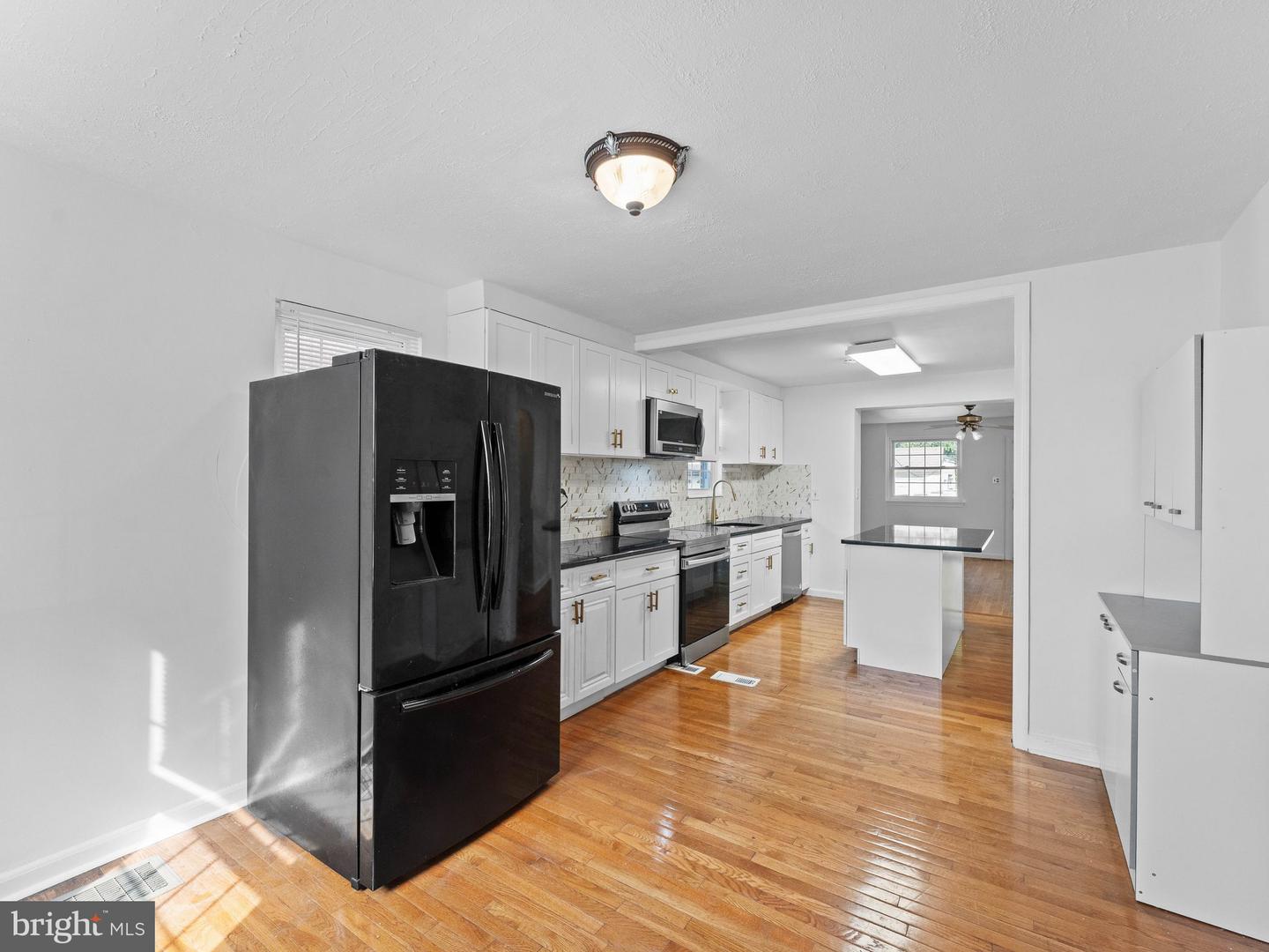 20 Davis Ave Property Photo 11