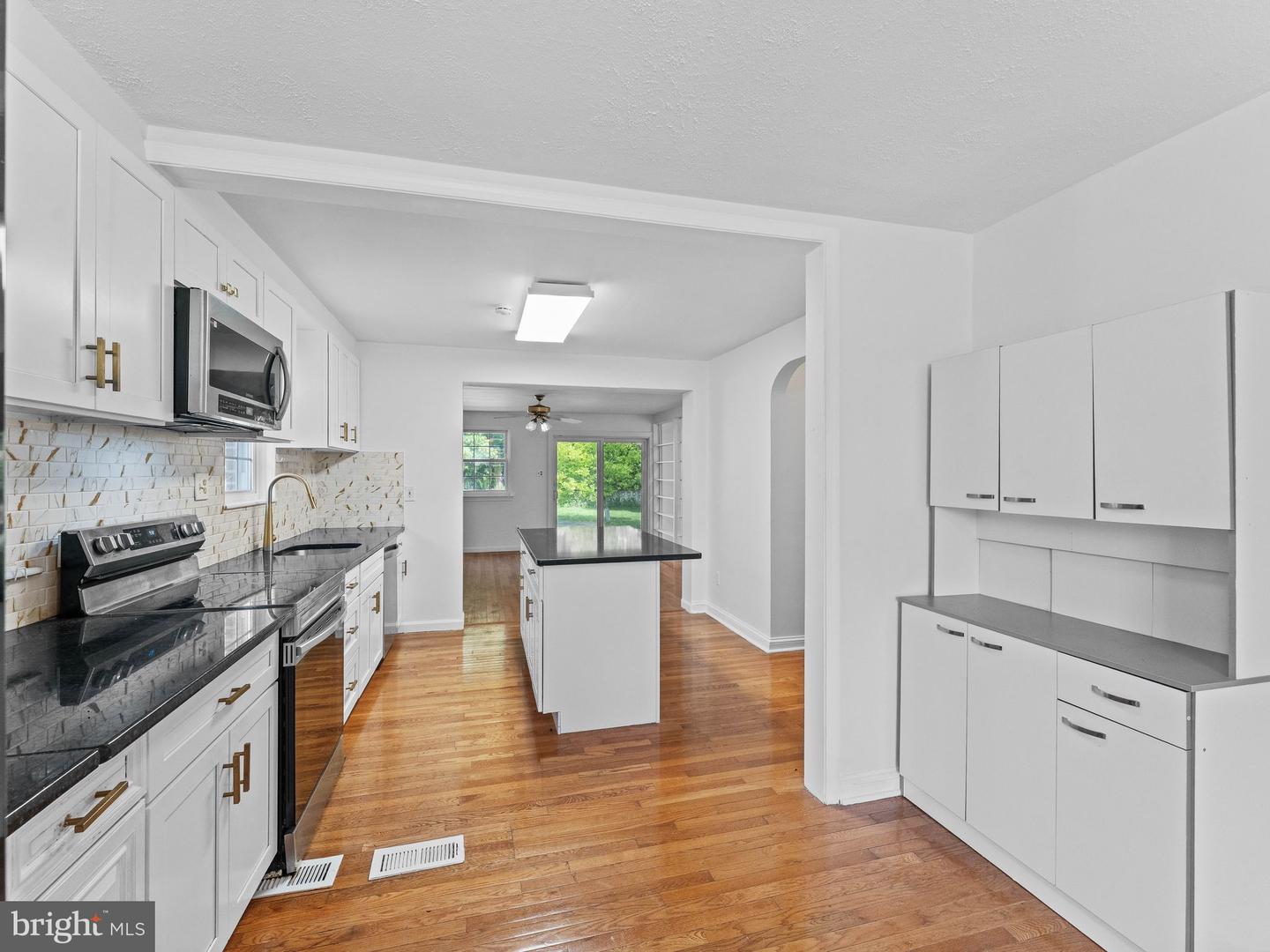 20 Davis Ave Property Photo 12