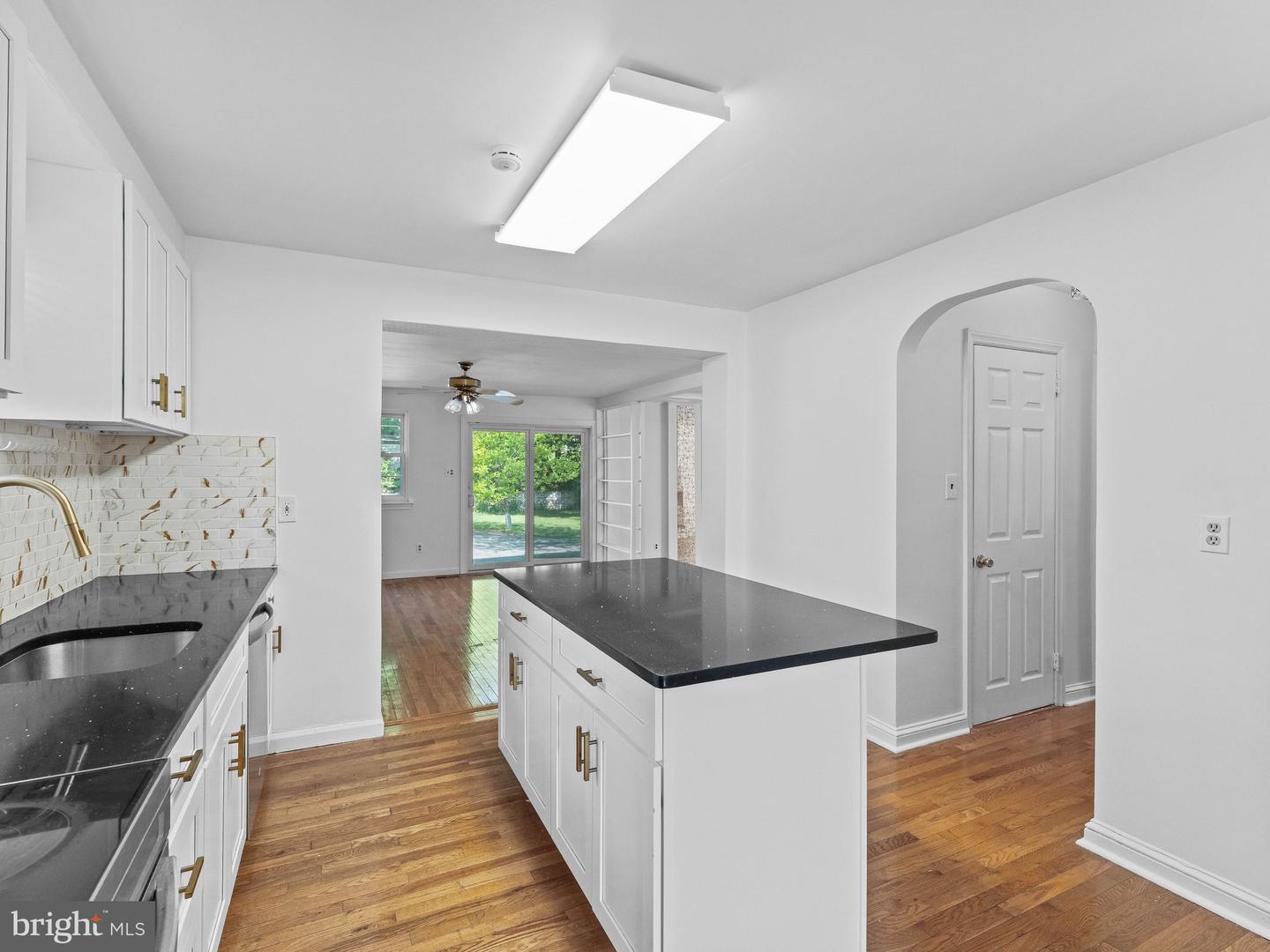 20 Davis Ave Property Photo 18