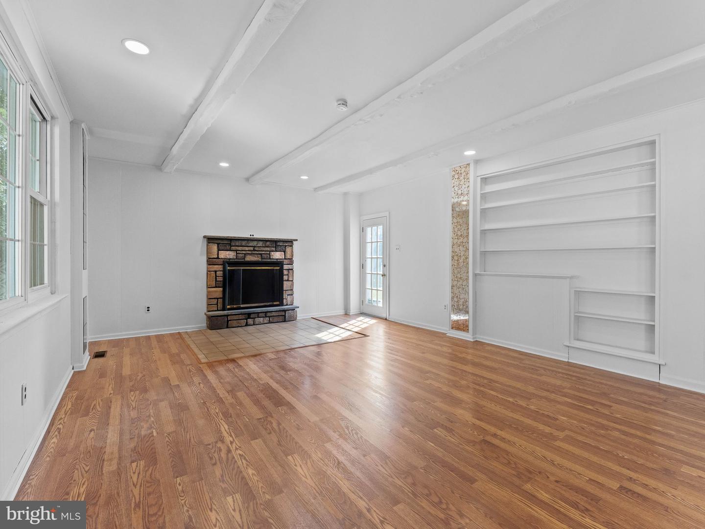 20 Davis Ave Property Photo 21