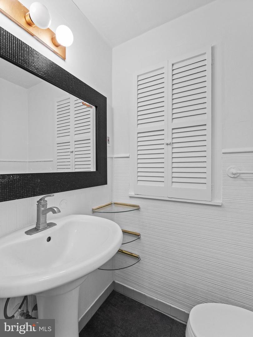 20 Davis Ave Property Photo 25