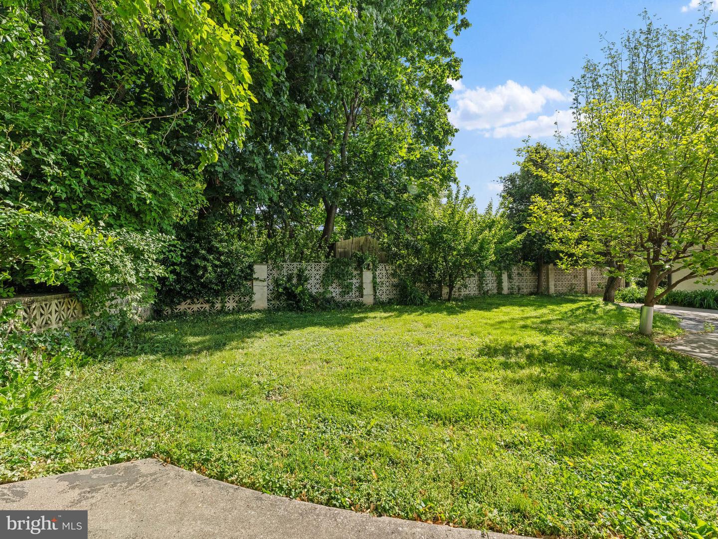 20 Davis Ave Property Photo 44