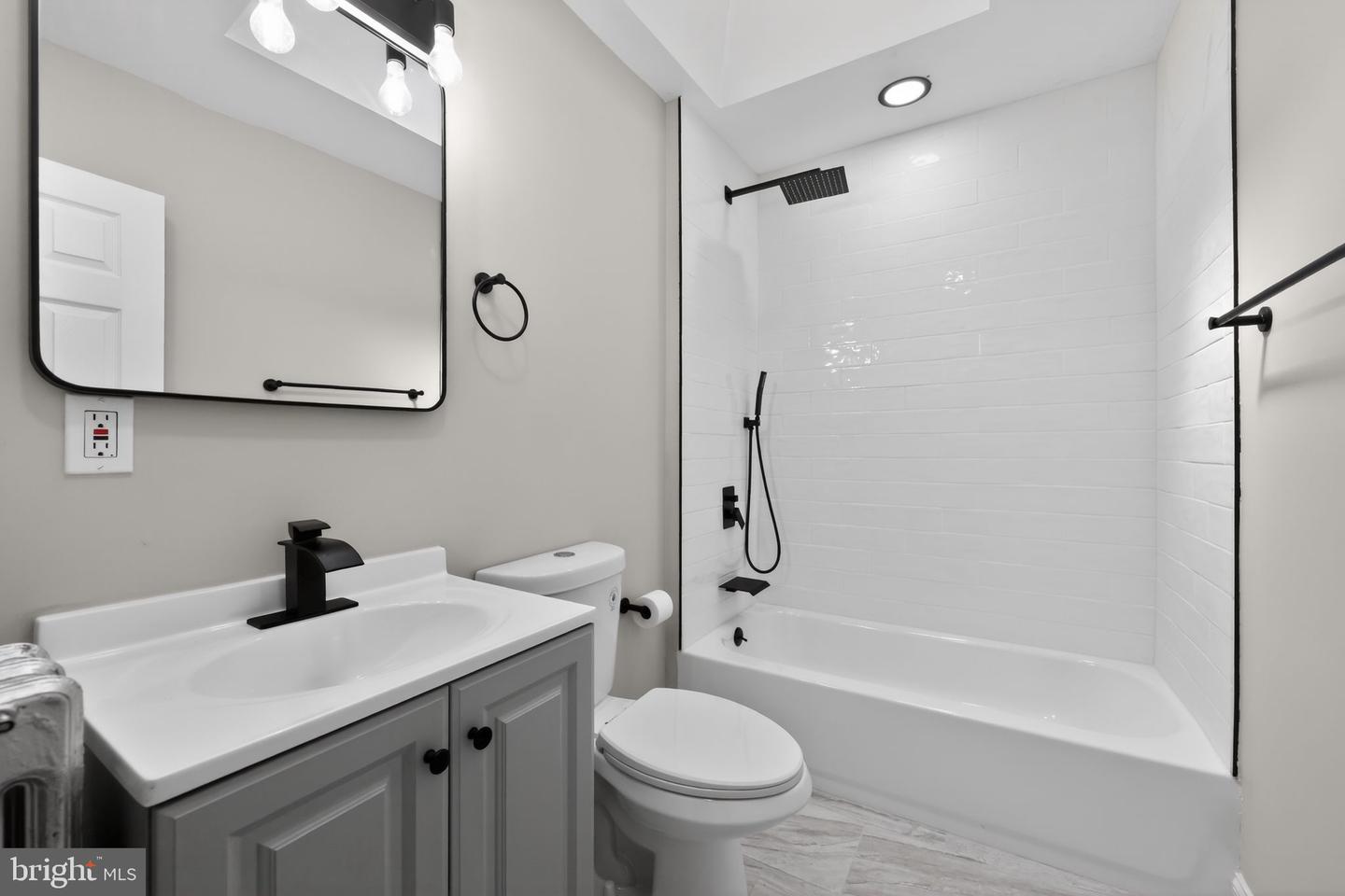 22 Summit St Property Photo 8