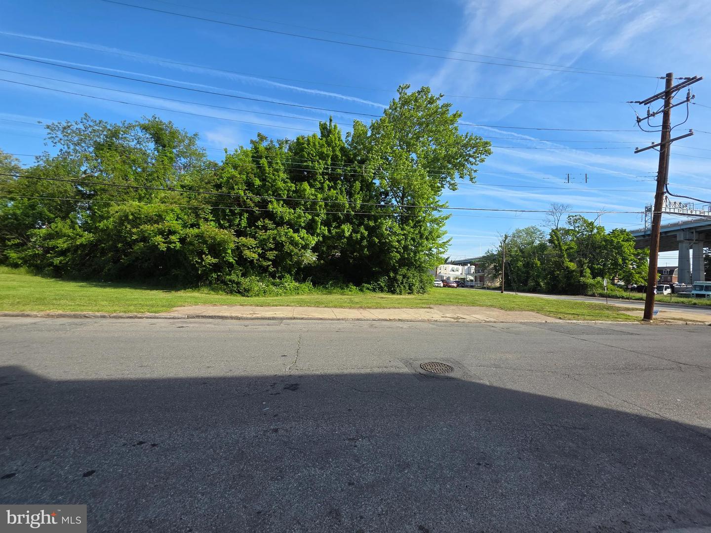 1906 W 3rd St Property Photo 6