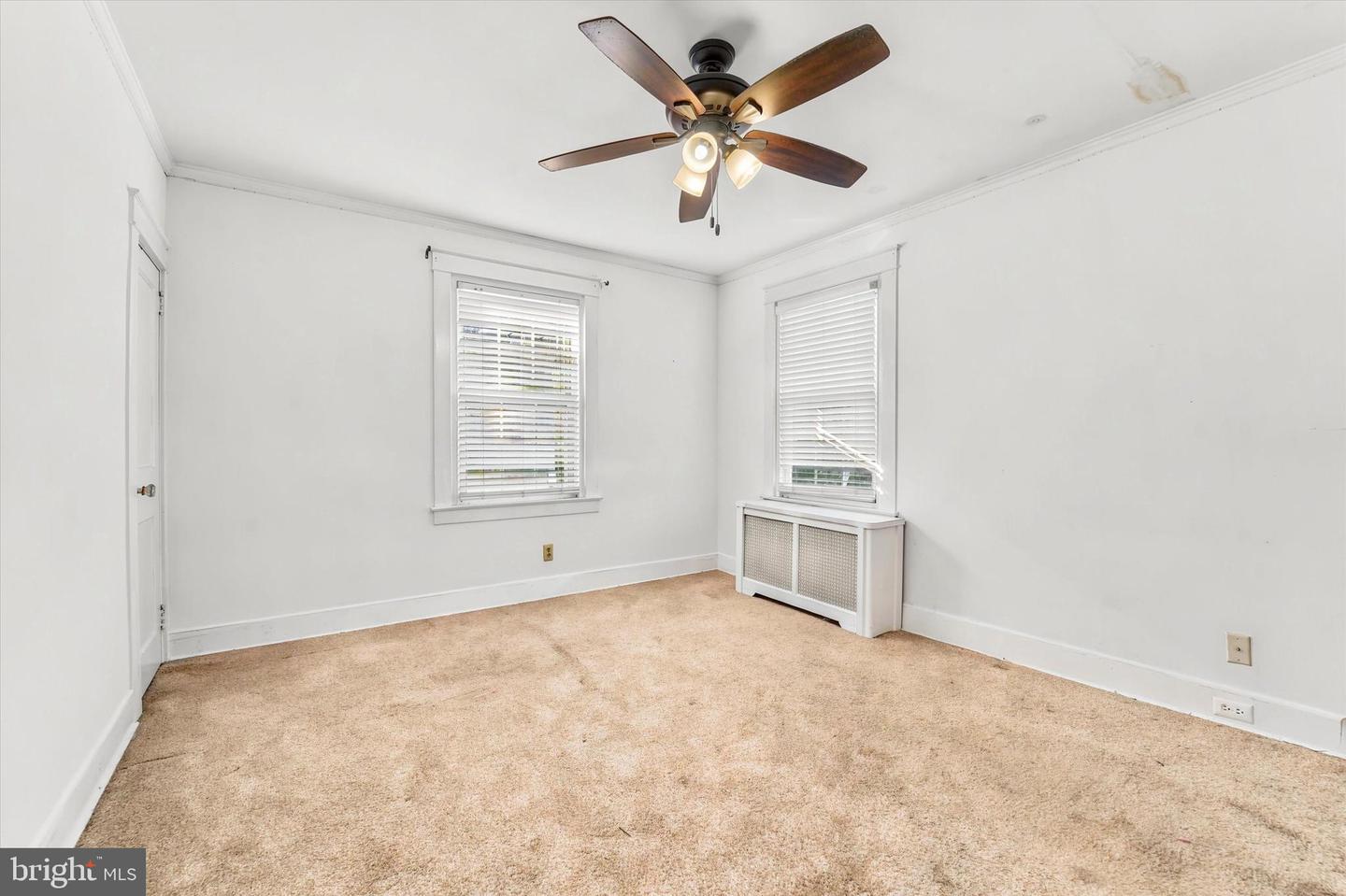 327 Congress Ave Property Photo 15