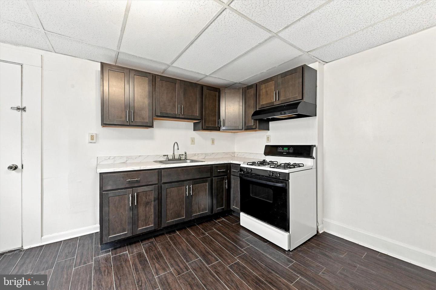 121 Pine St Property Photo 6